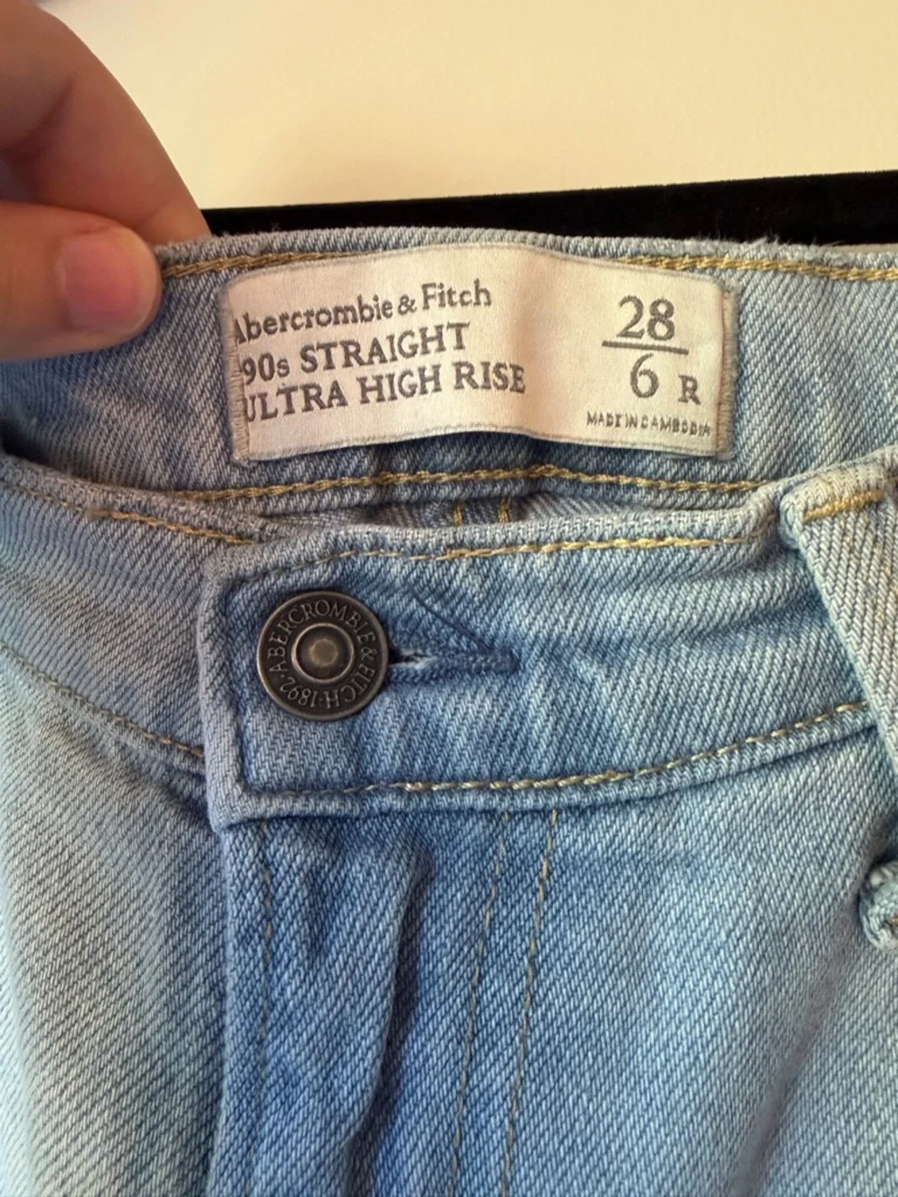 A&F The 90’s Straight Ultra High Rise Curve Love Jeans Lt Ripped Med Wash - Picture 6 of 8